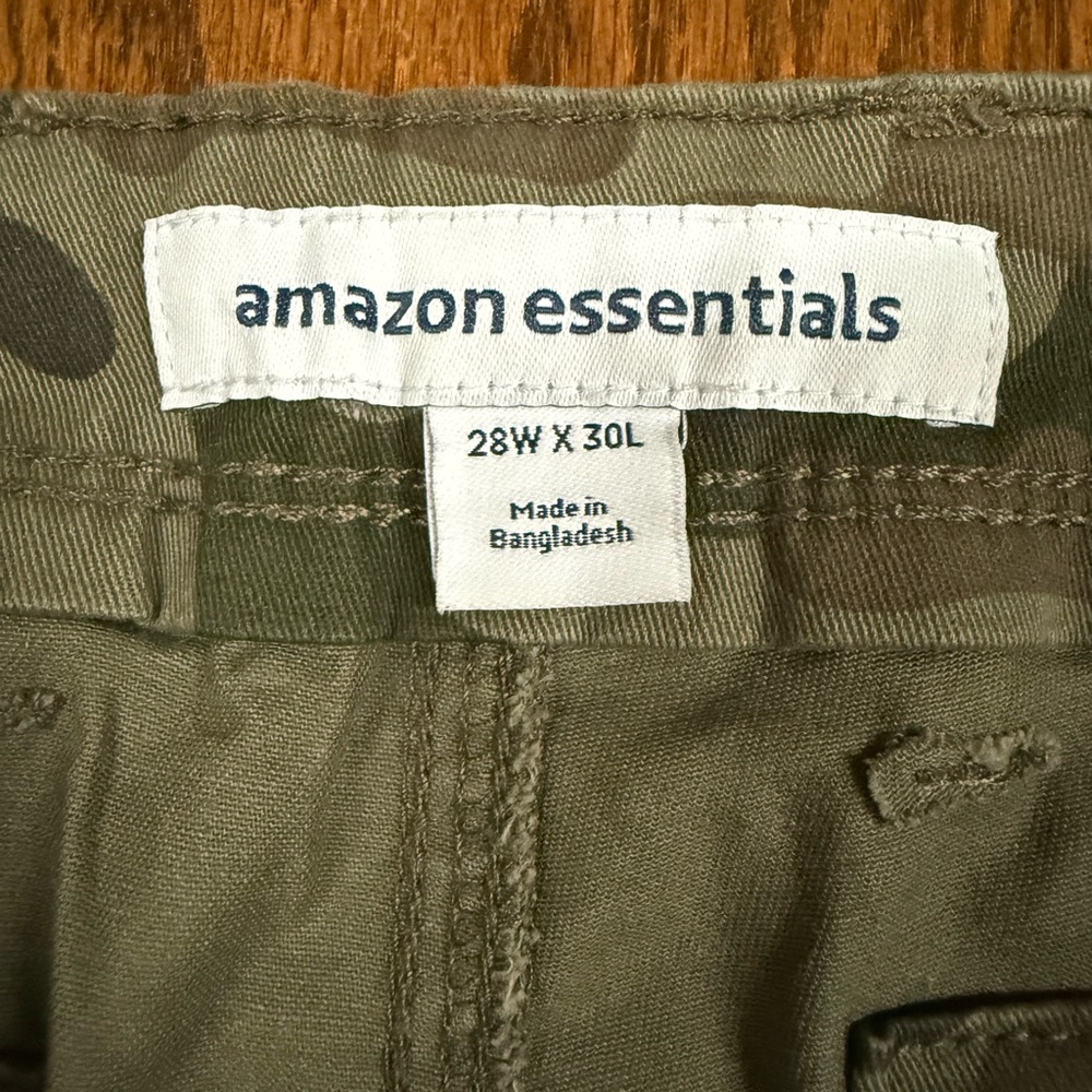 Amazon Essentials Green Camouflage Cargo Pants Un… - image 3